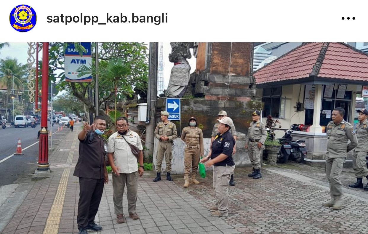 Menindaklanjuti laporan masyarat mengenai parkir di atas trotoar