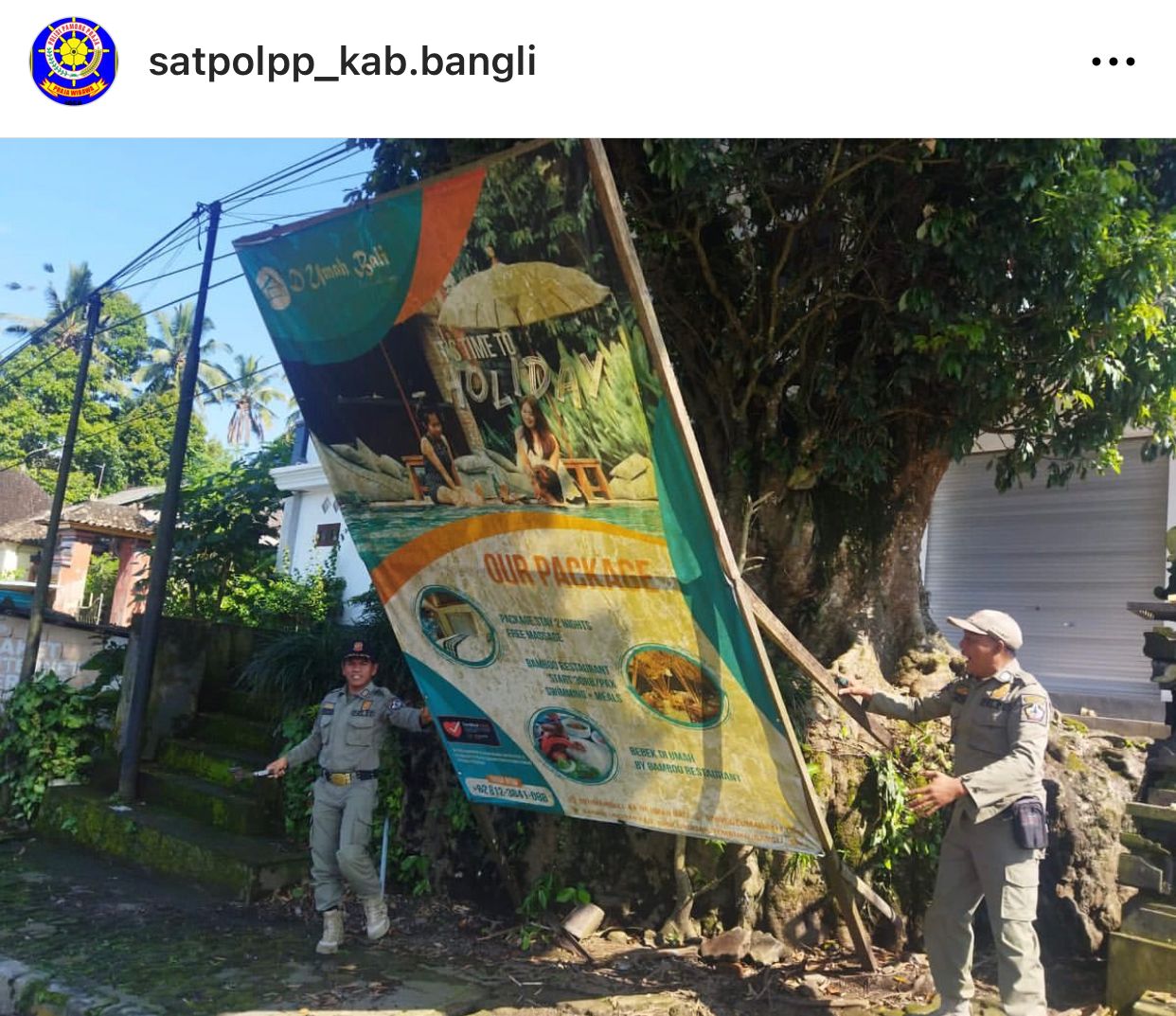 Penertiban baliho tanpa ijin dan sudah usang di wilayah kecamatan tembuku