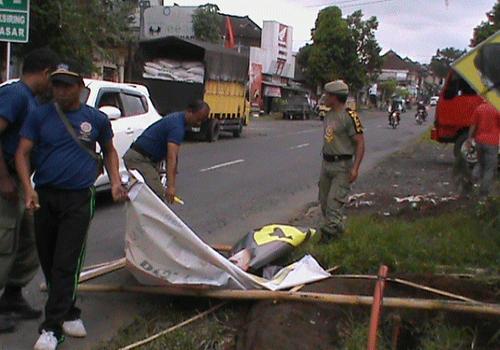 Penertiban Atribut Kampanye bersama Tim Instansi Terkait